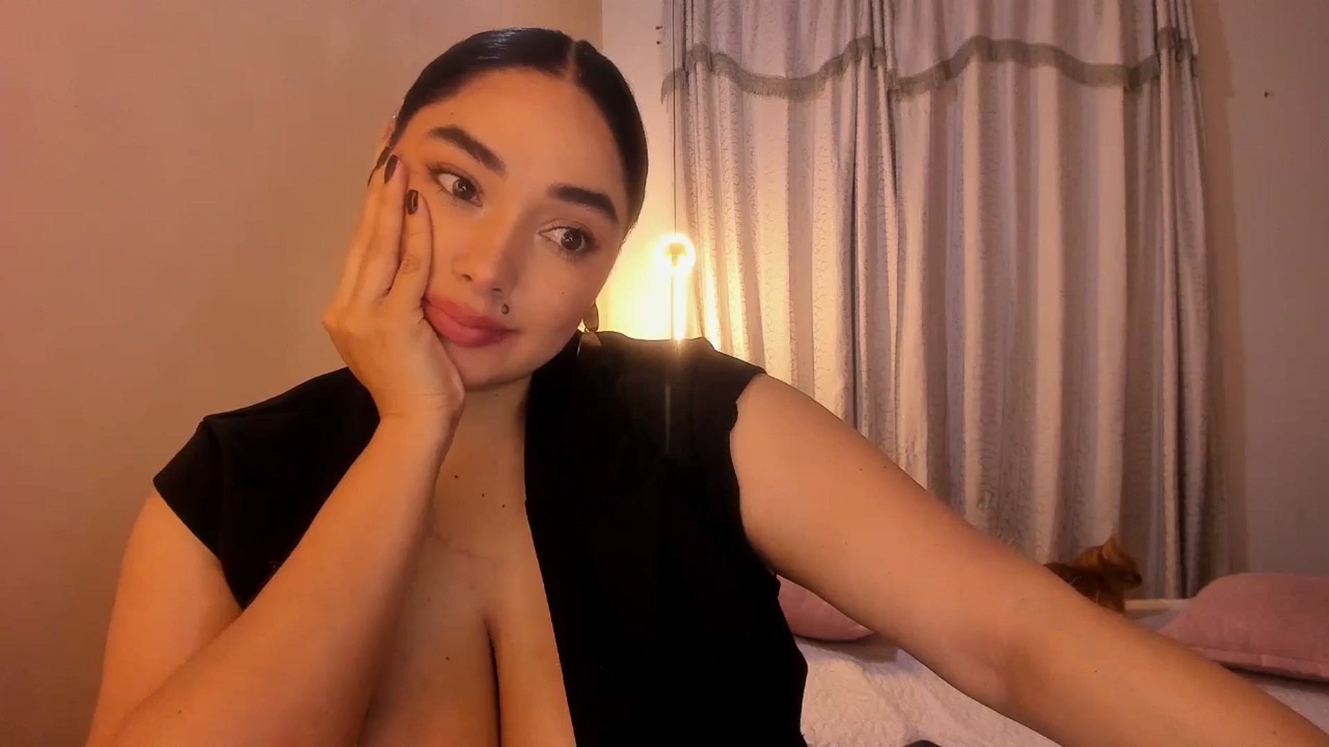 Gallery image thumbnail from CamiiHerrera's myfreecams stream on, 03/25/2026, 10:37 image 14 of 20