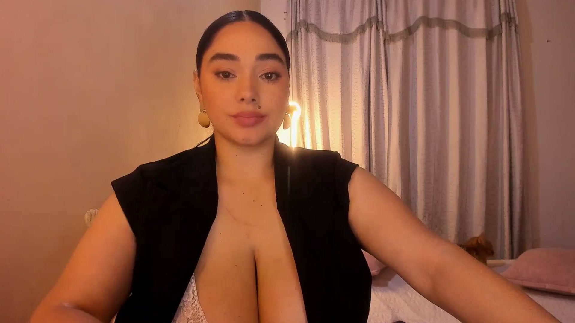 Gallery image thumbnail from CamiiHerrera's myfreecams stream on, 03/25/2026, 10:37 image 15 of 20