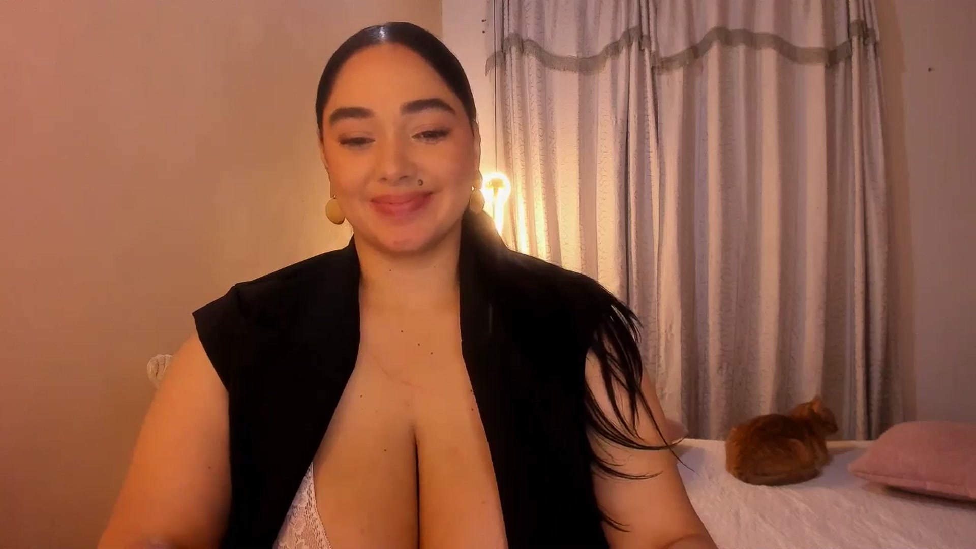 Gallery image thumbnail from CamiiHerrera's myfreecams stream on, 03/25/2026, 10:37 image 18 of 20