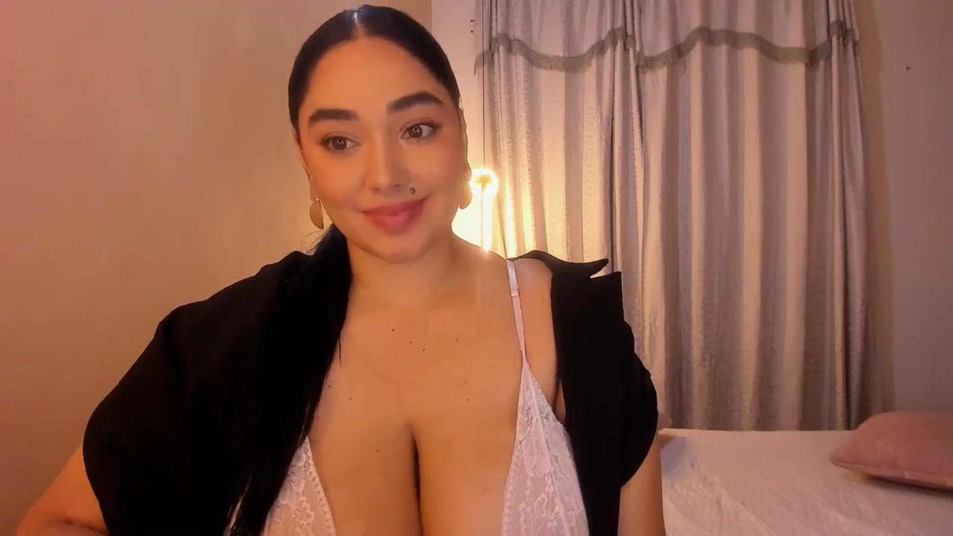 Gallery image thumbnail from CamiiHerrera's myfreecams stream on, 03/25/2026, 10:37 image 7 of 20