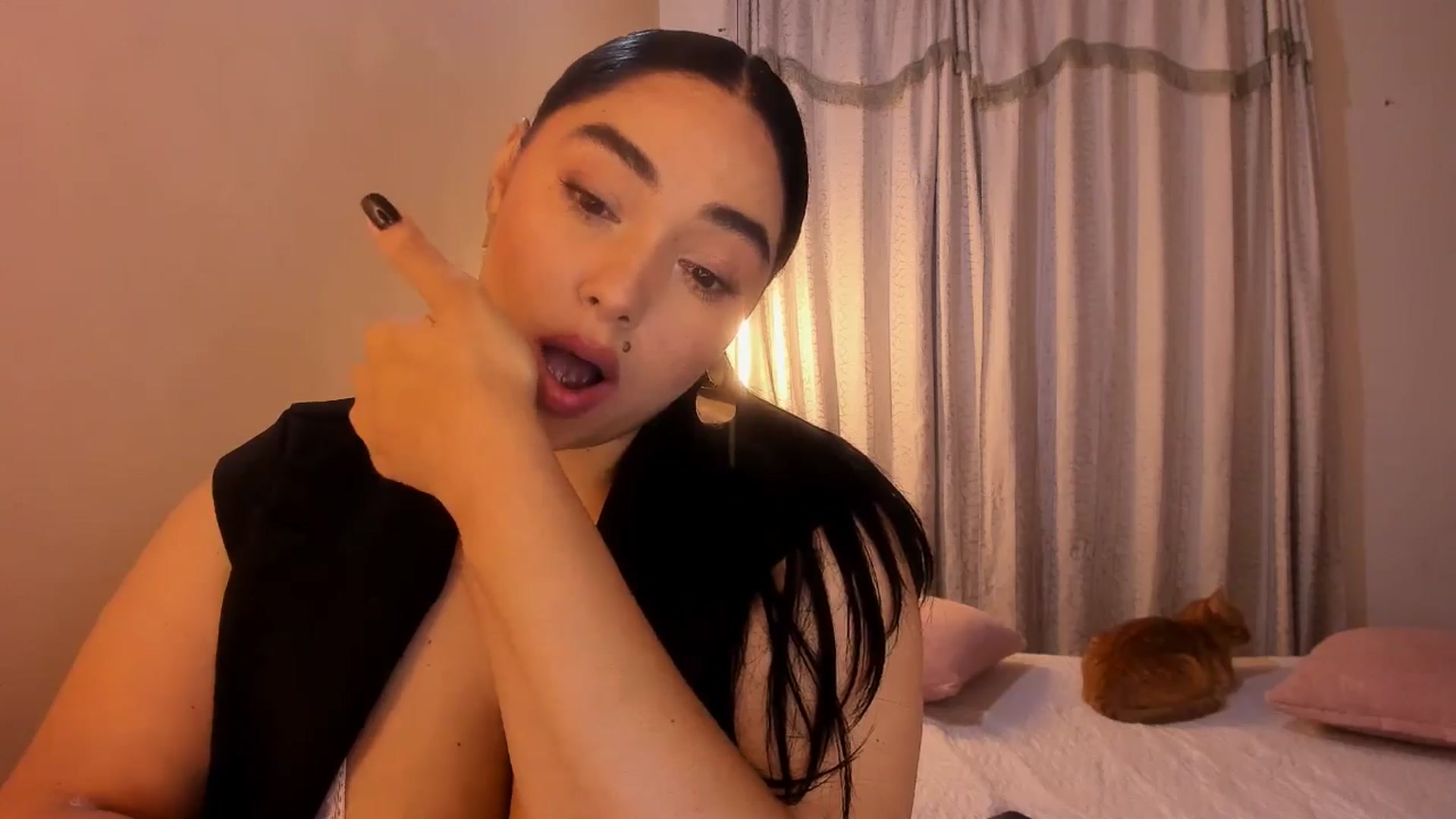 Gallery image thumbnail from CamiiHerrera's myfreecams stream on, 03/25/2026, 10:37 image 17 of 20