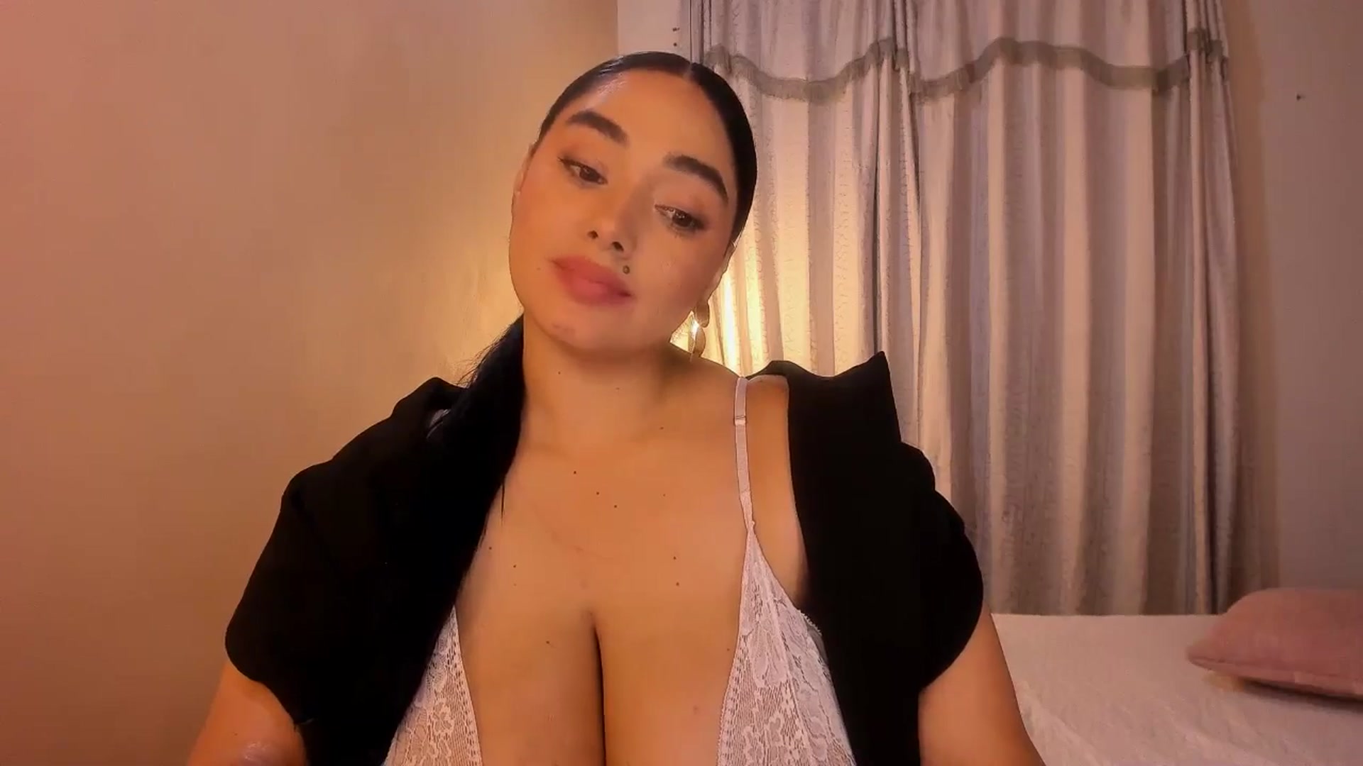 Gallery image thumbnail from CamiiHerrera's myfreecams stream on, 03/25/2026, 10:37 image 5 of 20