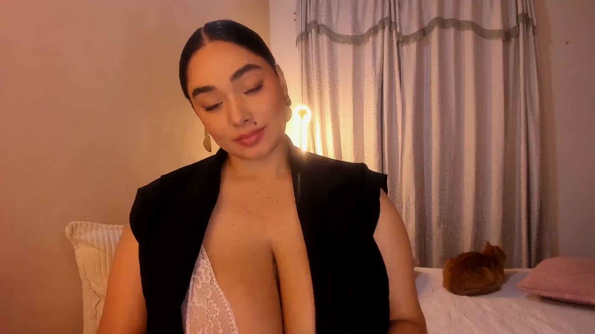 Gallery image thumbnail from CamiiHerrera's myfreecams stream on, 03/25/2026, 10:37 image 11 of 20