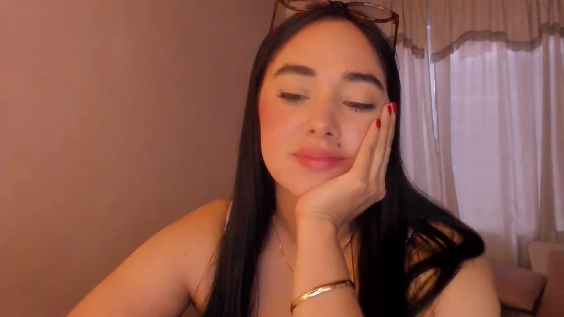 Gallery image thumbnail from CamiiHerrera's myfreecams stream on, 05/05/2026, 22:03 image 15 of 20