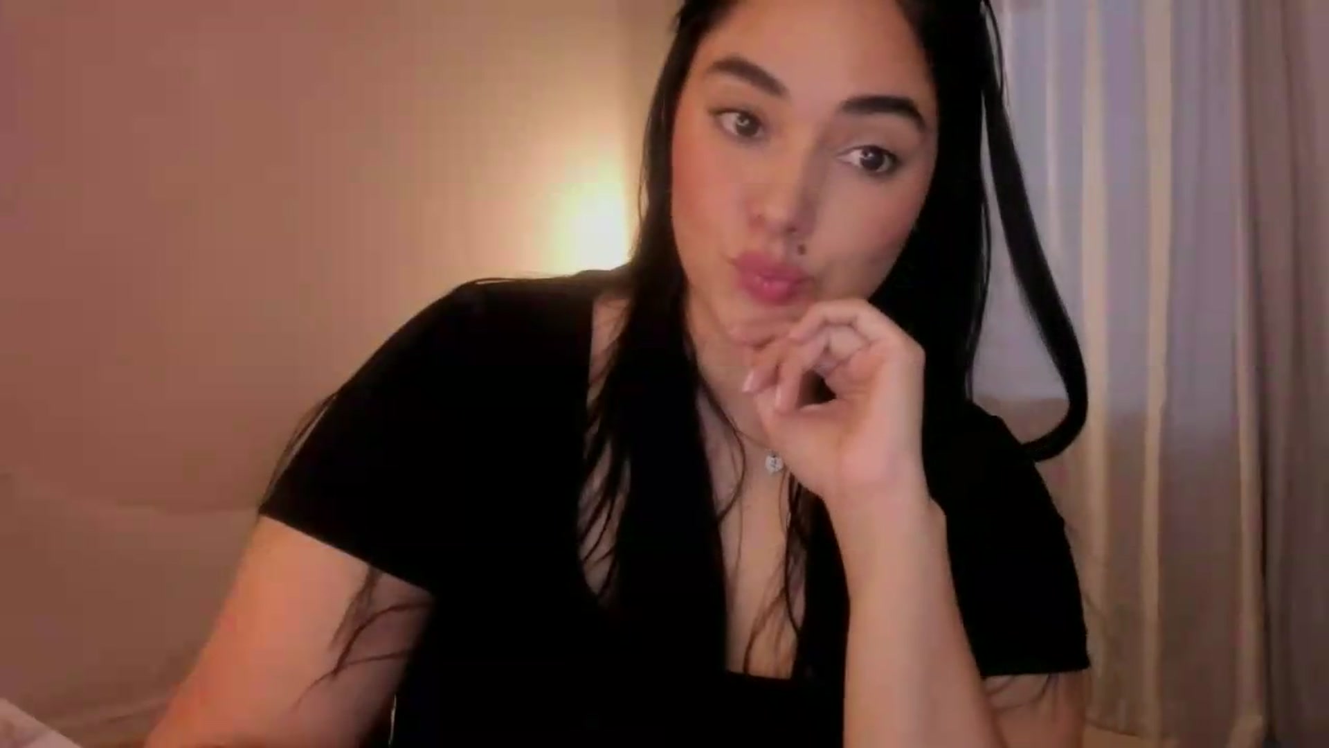 Gallery image thumbnail from CamiiHerrera's myfreecams stream on, 05/14/2026, 22:55 image 18 of 20