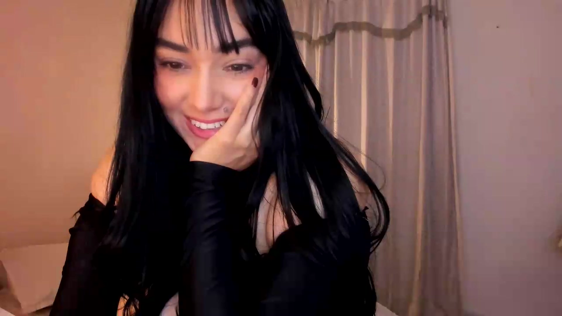 Gallery image thumbnail from CamiiHerrera's myfreecams stream on, 05/25/2026, 09:42 image 18 of 20