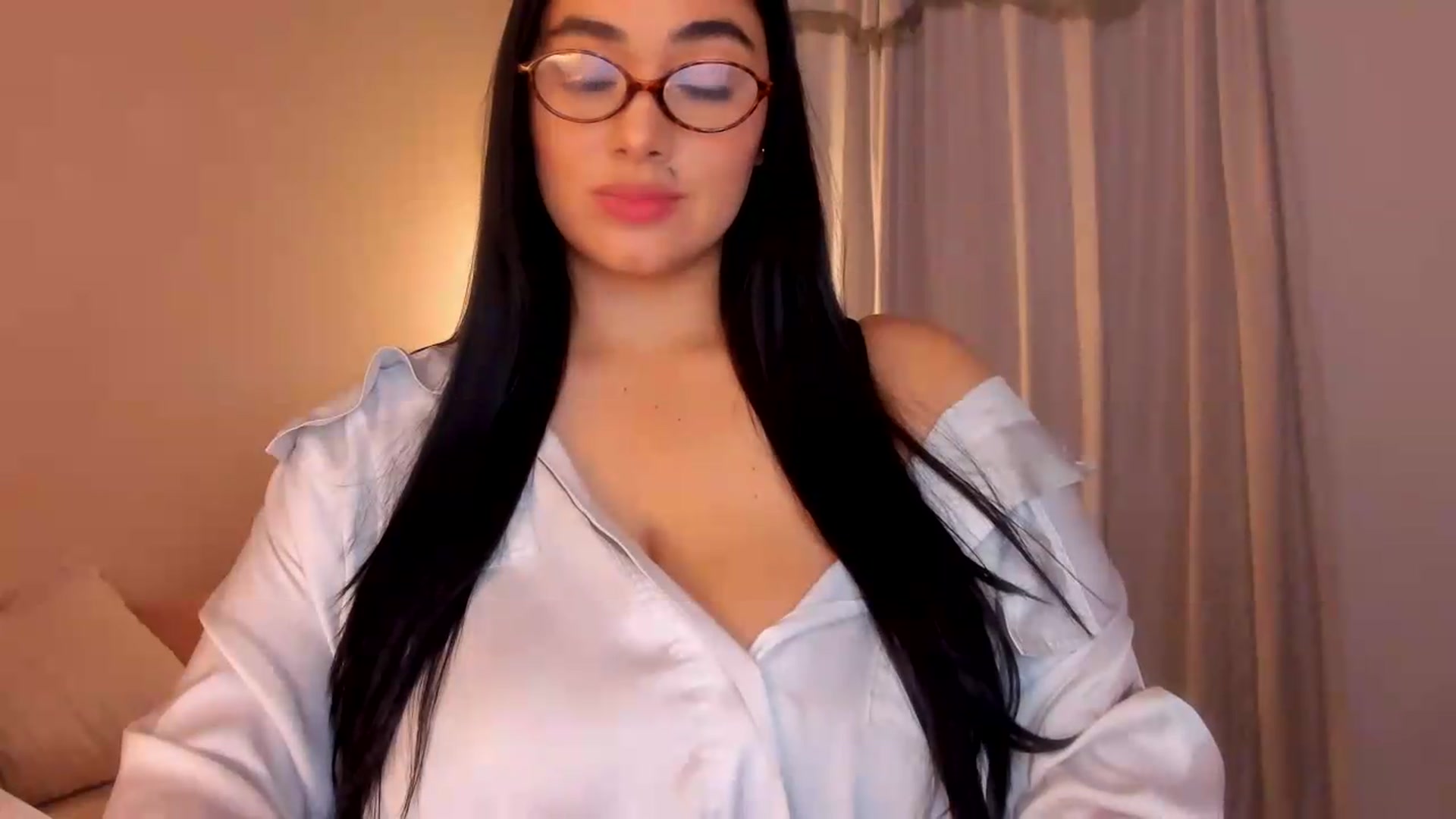 Gallery image thumbnail from CamiiHerrera's myfreecams stream on, 05/27/2026, 10:23 image 16 of 20
