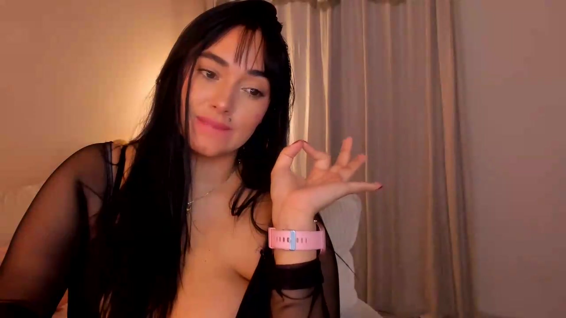 Gallery image thumbnail from CamiiHerrera's myfreecams stream on, 06/01/2026, 07:18 image 17 of 20