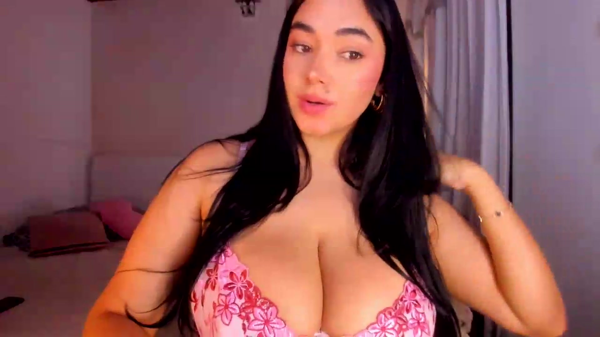 Gallery image thumbnail from CamiiHerrera's myfreecams stream on, 08/31/2026, 01:32 image 18 of 20