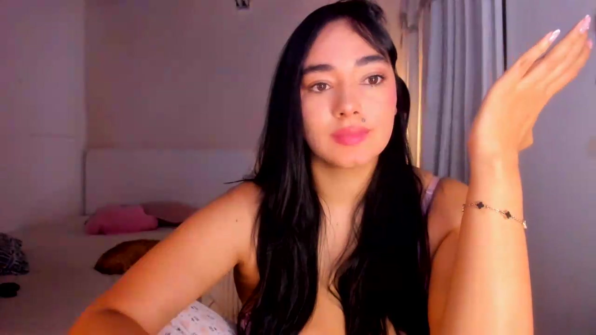 Gallery image thumbnail from CamiiHerrera's myfreecams stream on, 08/31/2026, 10:23 image 11 of 20