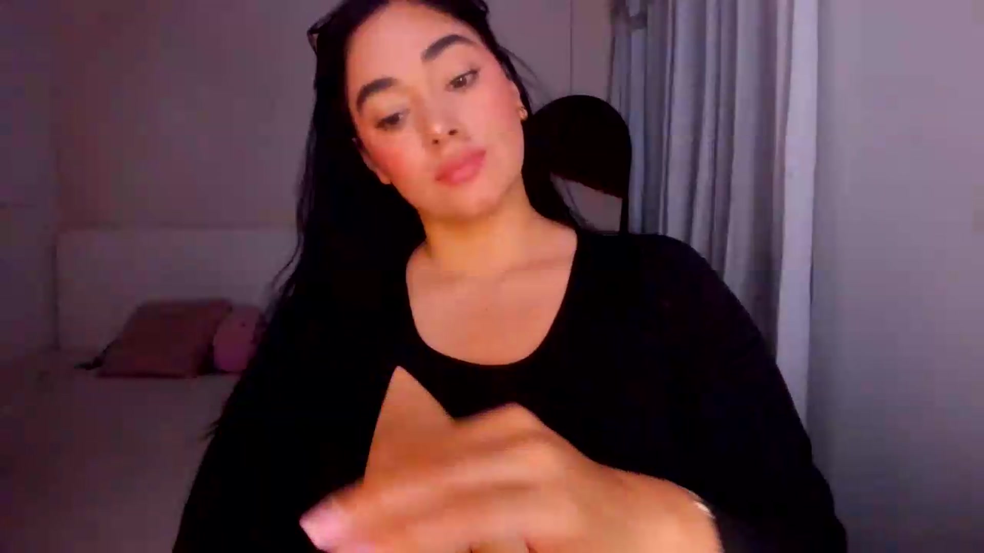 Gallery image thumbnail from CamiiHerrera's myfreecams stream on, 09/04/2026, 11:03 image 11 of 20