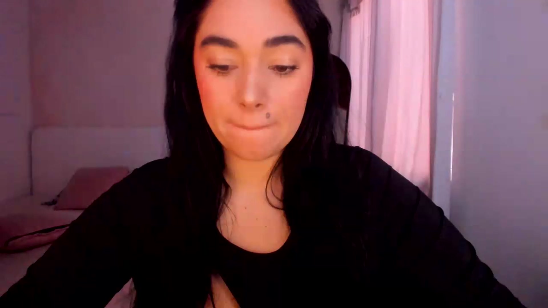 Gallery image thumbnail from CamiiHerrera's myfreecams stream on, 09/04/2026, 12:41 image 4 of 20