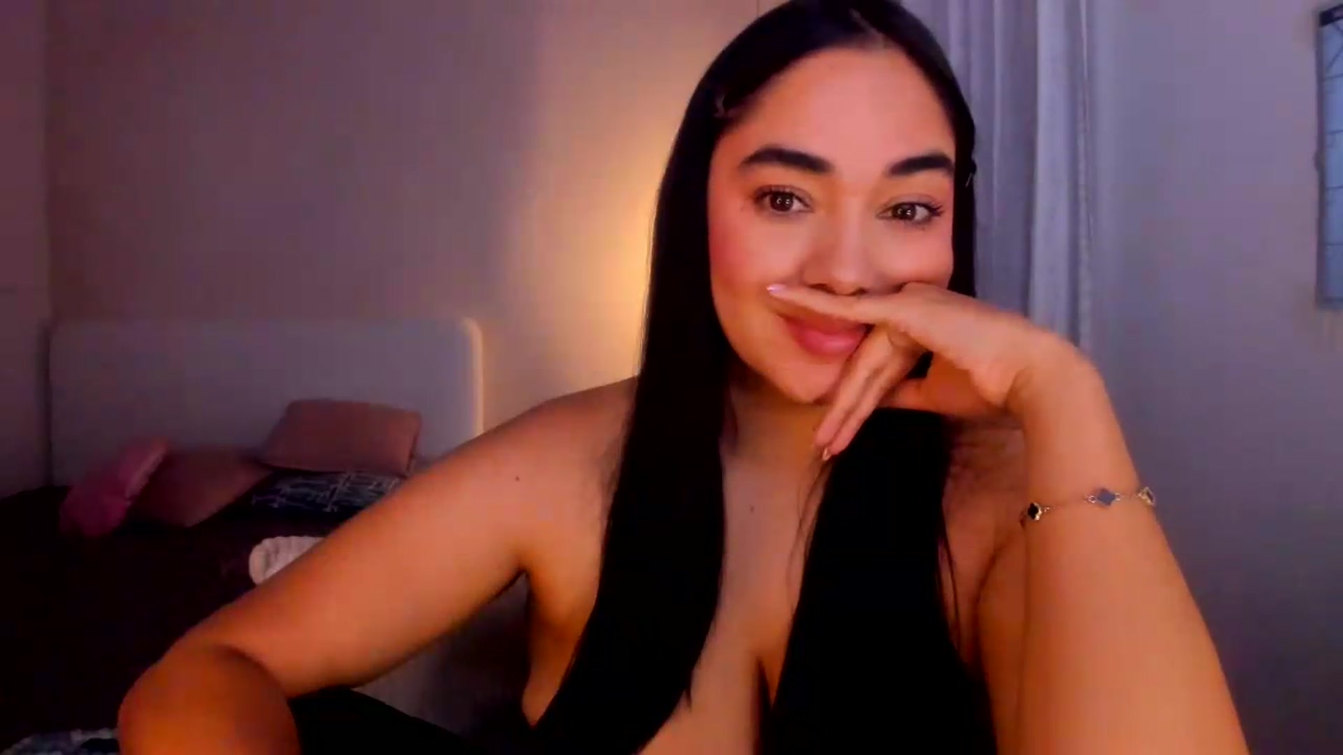 Gallery image thumbnail from CamiiHerrera's myfreecams stream on, 09/08/2026, 11:07 image 18 of 20