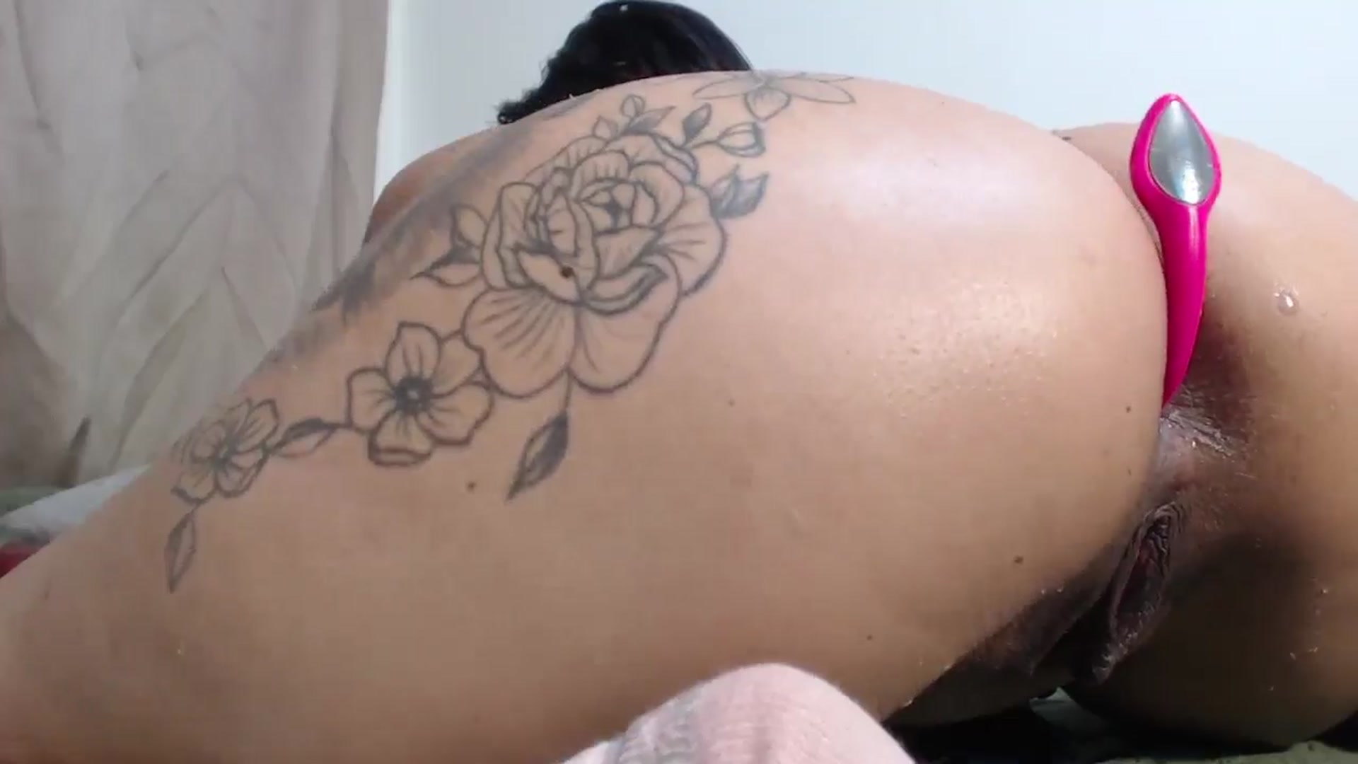 Gallery image thumbnail from Camii_osoriio's myfreecams stream on, 08/03/2025, 11:40 image 10 of 20