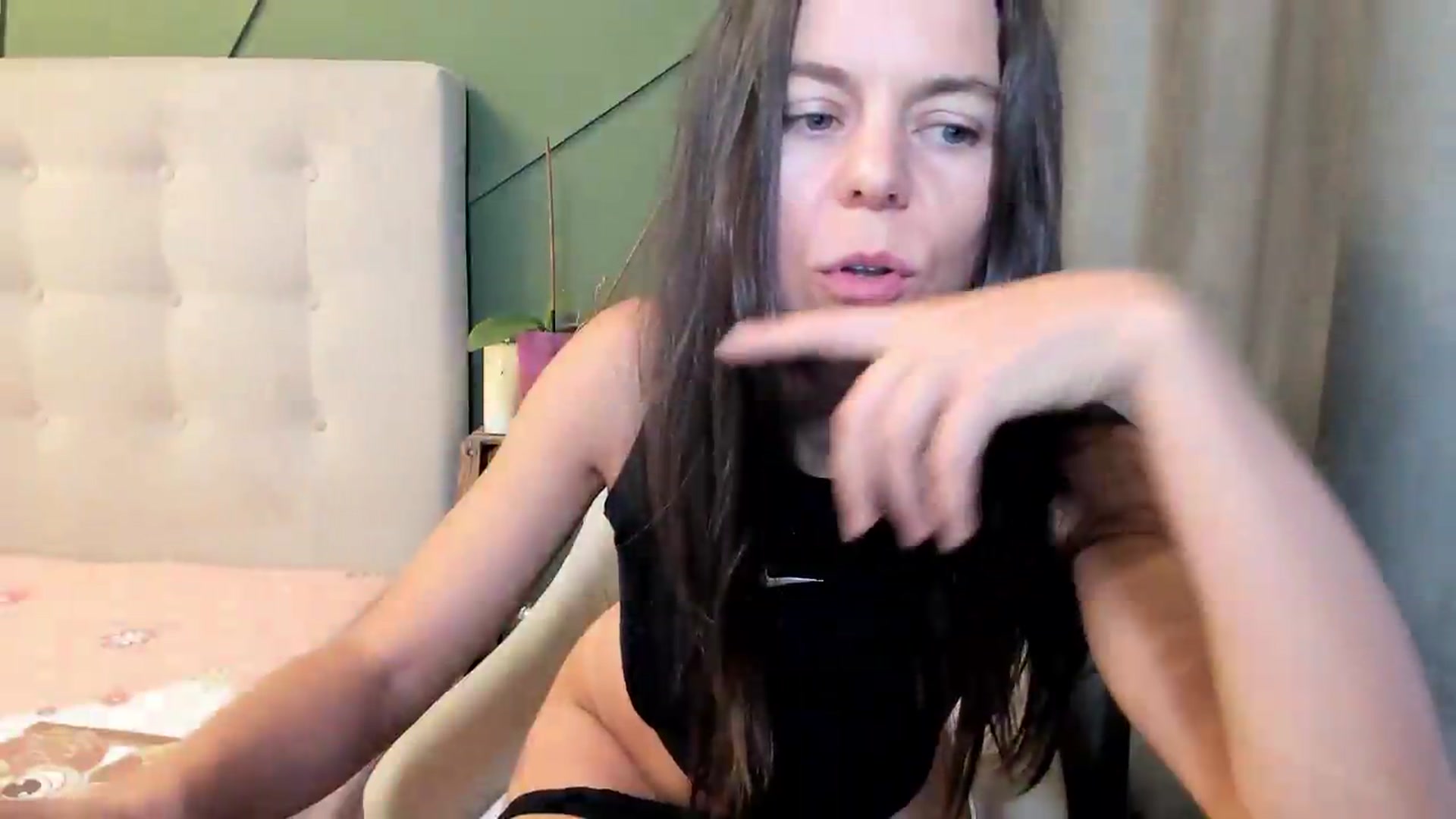 Gallery image thumbnail from CamilaAccardi's myfreecams stream on, 08/21/2026, 15:11 image 17 of 20