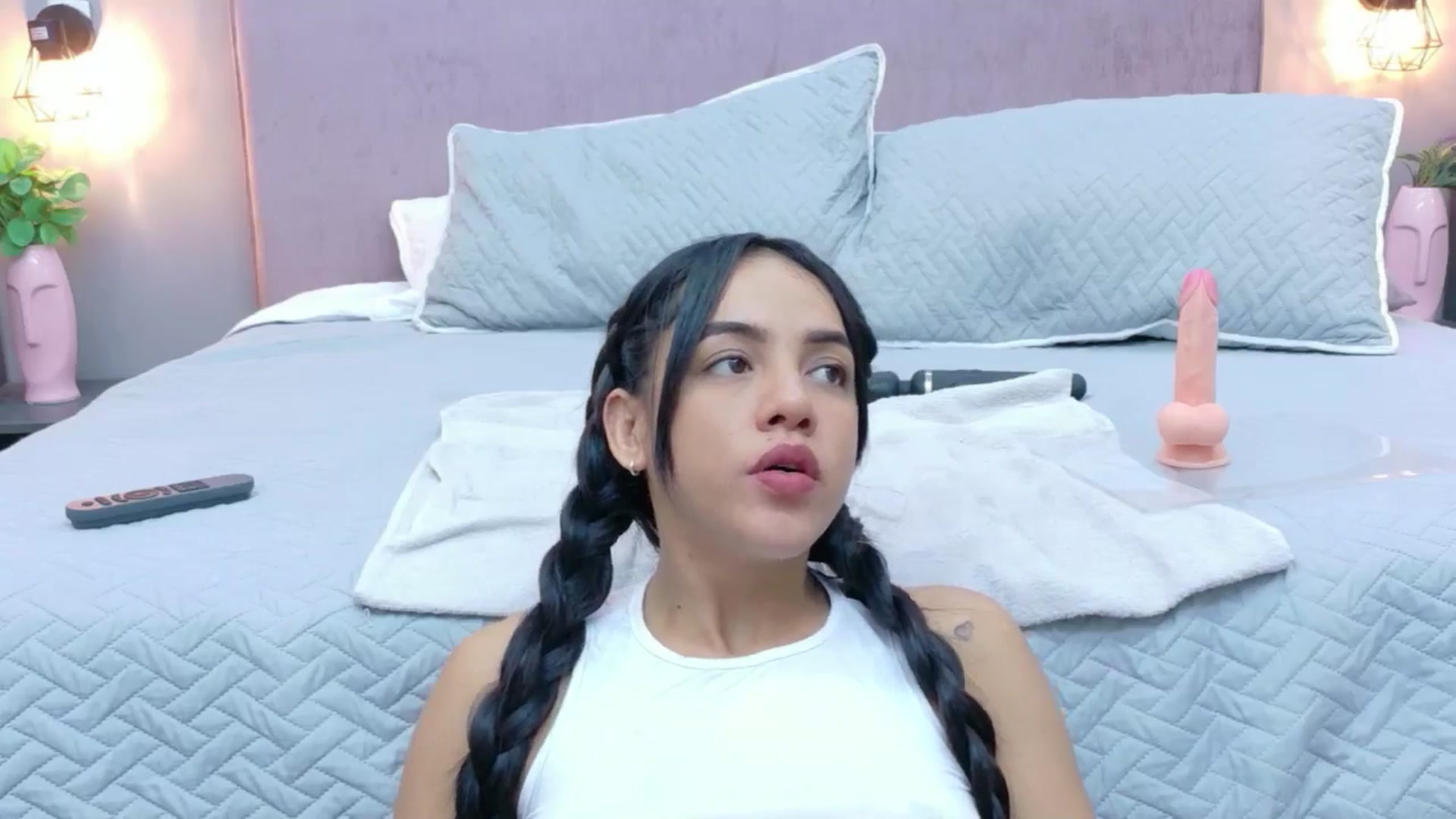 Gallery image thumbnail from CamilaHill's myfreecams stream on, 12/05/2025, 15:02 image 3 of 20