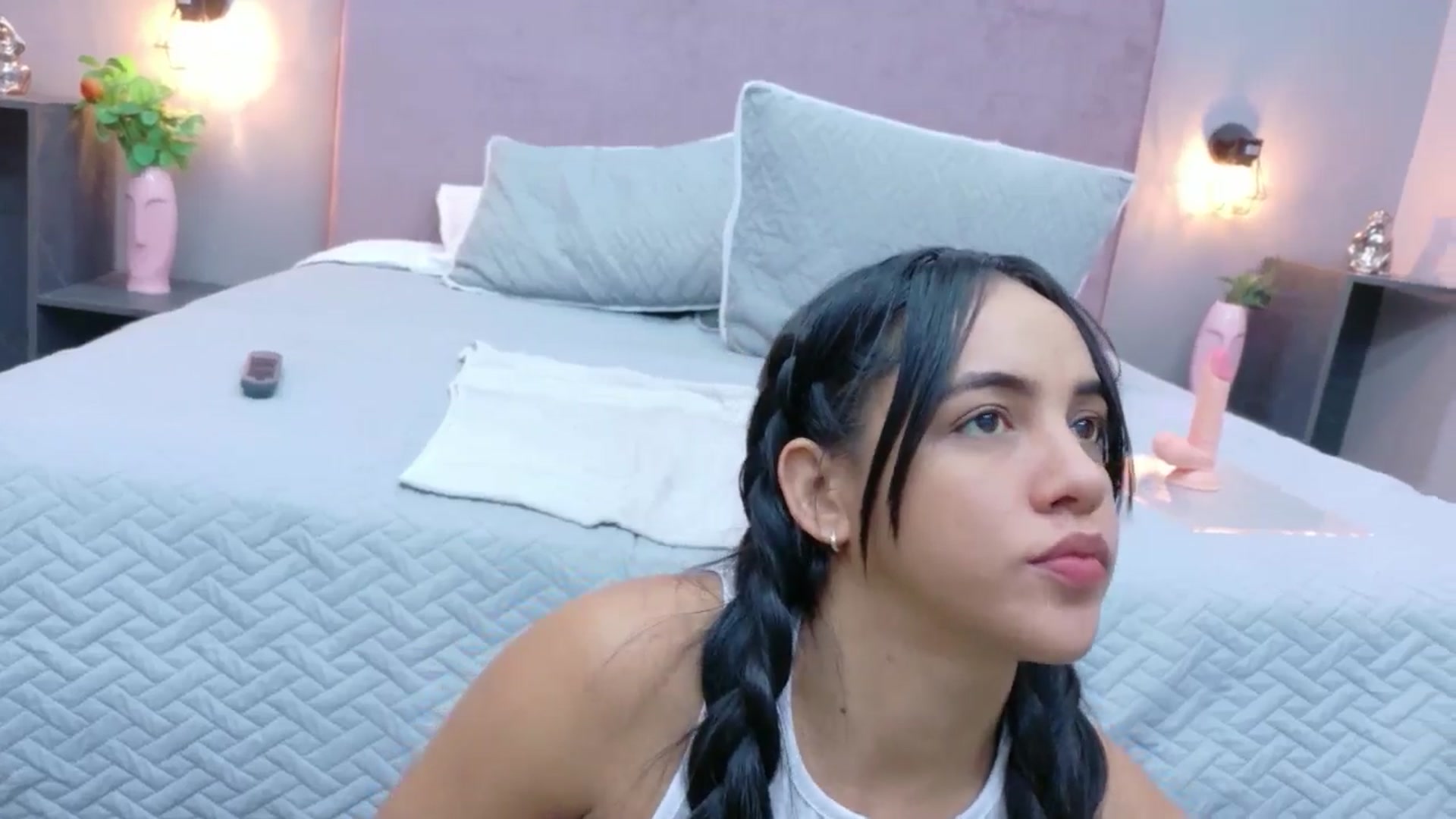 Gallery image thumbnail from CamilaHill's myfreecams stream on, 12/05/2025, 16:20 image 14 of 20