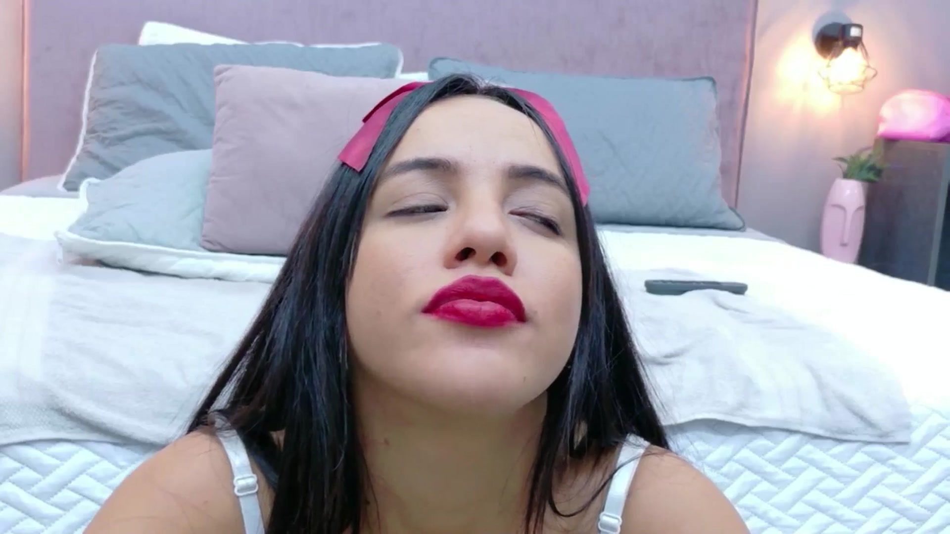 Gallery image thumbnail from CamilaHill's myfreecams stream on, 12/09/2025, 16:53 image 3 of 20