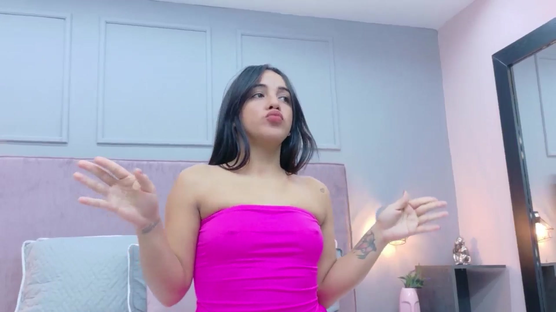 Gallery image thumbnail from CamilaHill's myfreecams stream on, 12/10/2025, 17:44 image 14 of 20