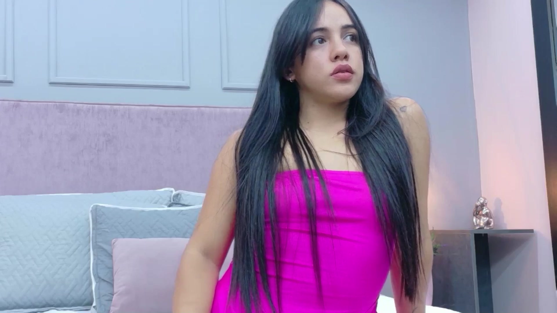 Gallery image thumbnail from CamilaHill's myfreecams stream on, 12/10/2025, 17:44 image 17 of 20