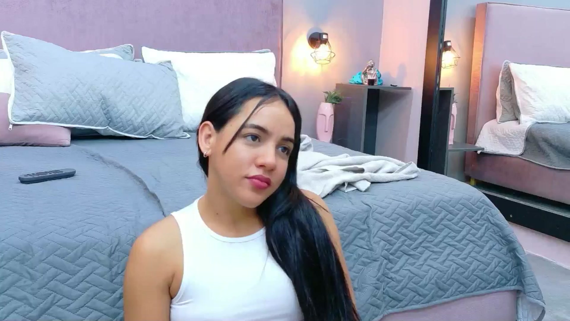 Gallery image thumbnail from CamilaHill's myfreecams stream on, 12/15/2025, 18:01 image 20 of 20