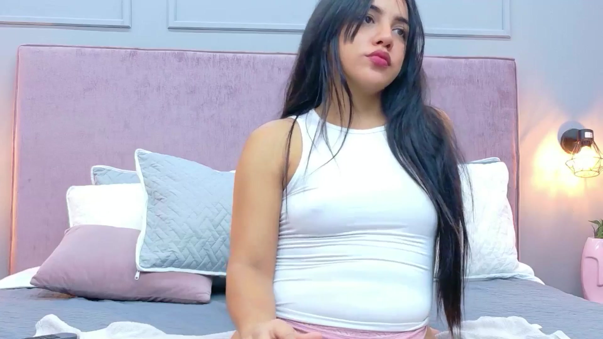 Gallery image thumbnail from CamilaHill's myfreecams stream on, 12/15/2025, 18:01 image 13 of 20