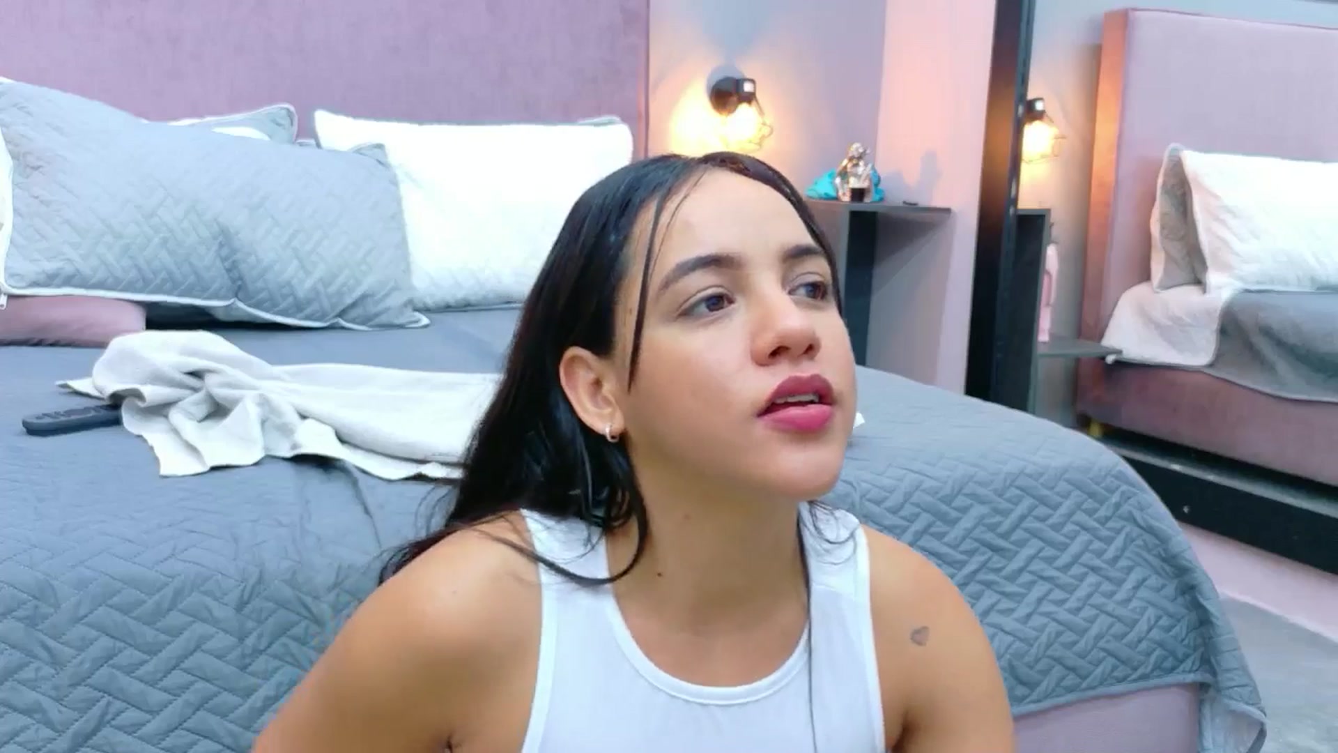 Gallery image thumbnail from CamilaHill's myfreecams stream on, 12/15/2025, 18:01 image 19 of 20