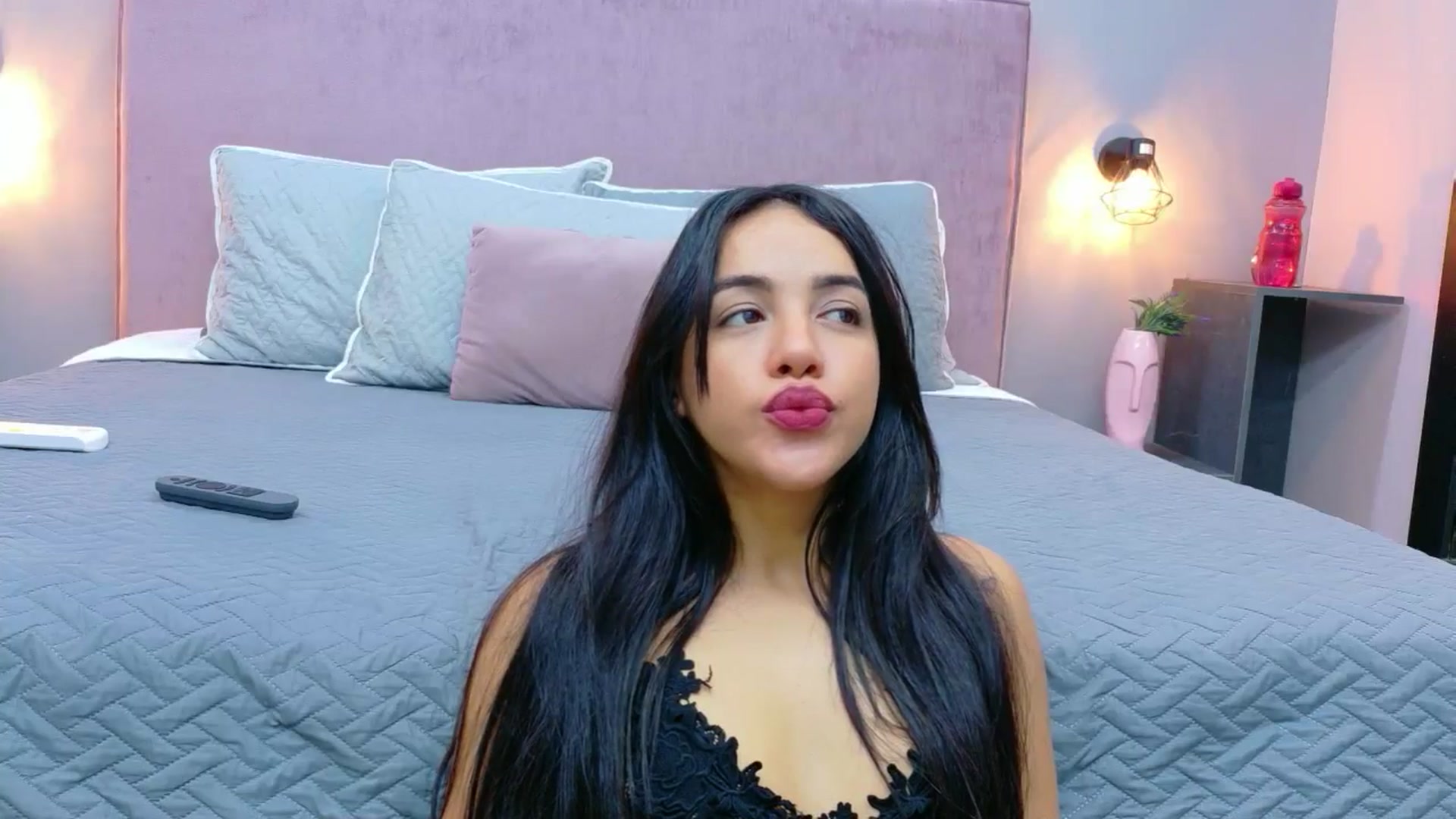 Gallery image thumbnail from CamilaHill's myfreecams stream on, 12/16/2025, 14:13 image 19 of 20