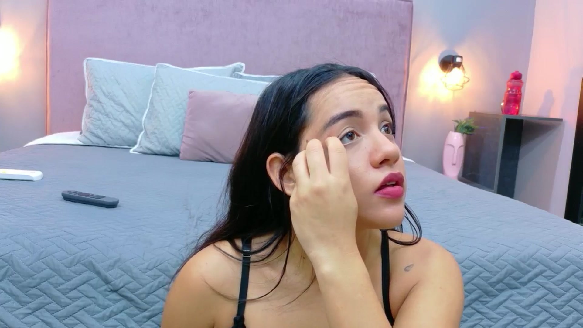 Gallery image thumbnail from CamilaHill's myfreecams stream on, 12/16/2025, 14:13 image 16 of 20