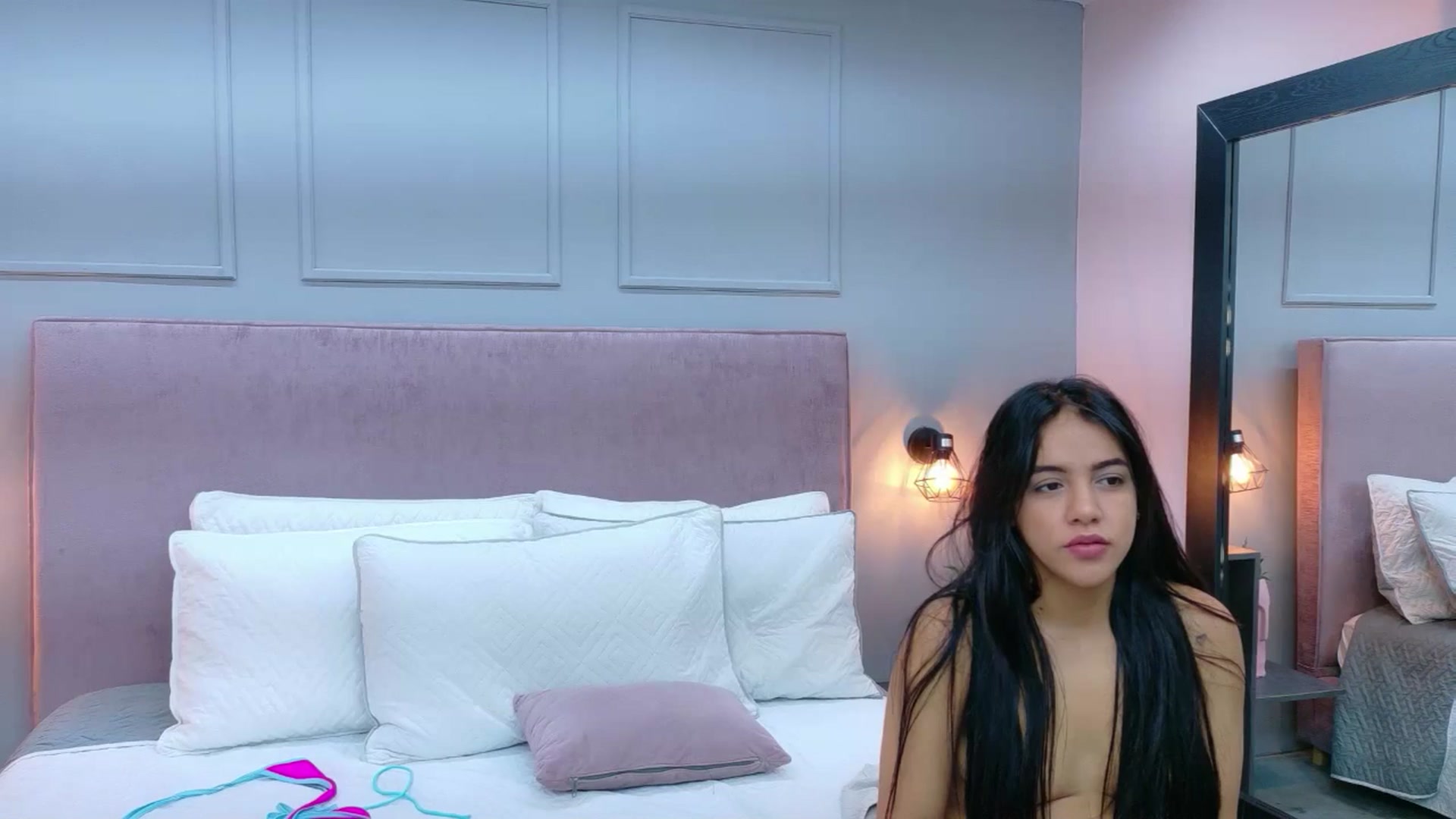 Gallery image thumbnail from CamilaHill's myfreecams stream on, 12/18/2025, 14:19 image 3 of 20