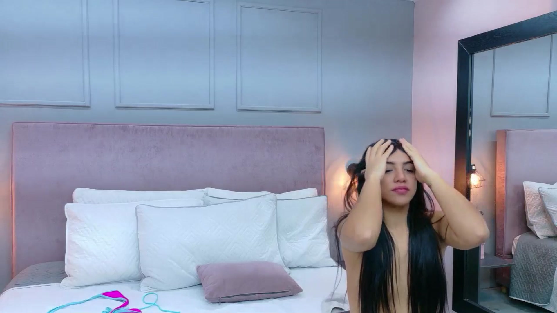 Gallery image thumbnail from CamilaHill's myfreecams stream on, 12/18/2025, 14:19 image 6 of 20