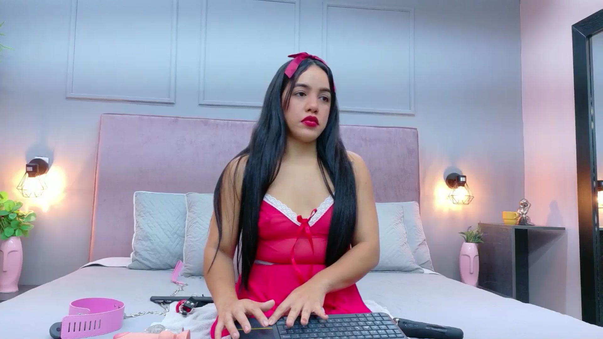 Gallery image thumbnail from CamilaHill's myfreecams stream on, 12/24/2025, 13:57 image 2 of 20