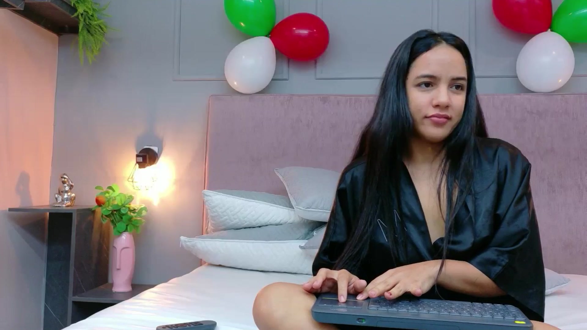 Gallery image thumbnail from CamilaHill's myfreecams stream on, 12/24/2025, 17:23 image 18 of 20