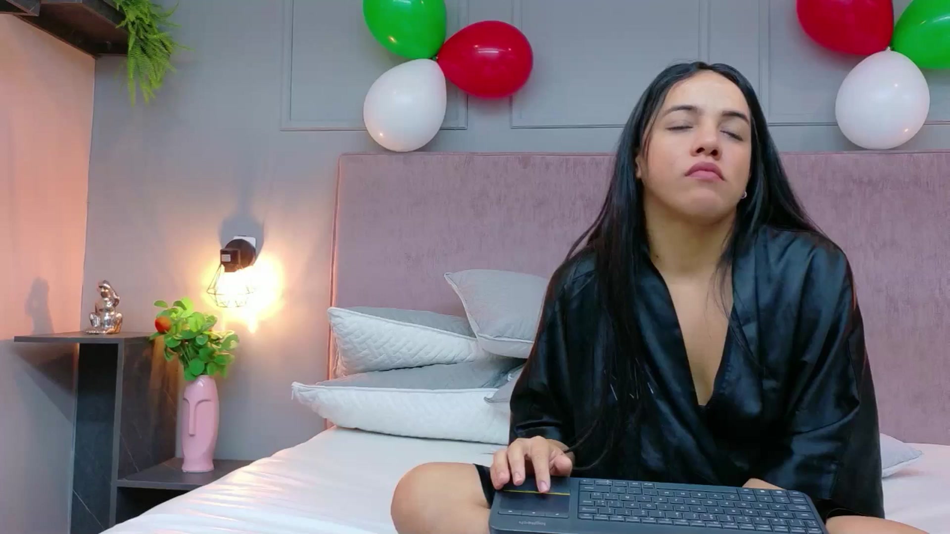 Gallery image thumbnail from CamilaHill's myfreecams stream on, 12/24/2025, 17:23 image 9 of 20