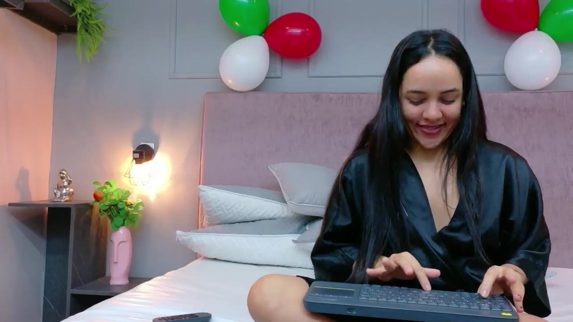 Gallery image thumbnail from CamilaHill's myfreecams stream on, 12/24/2025, 17:23 image 19 of 20