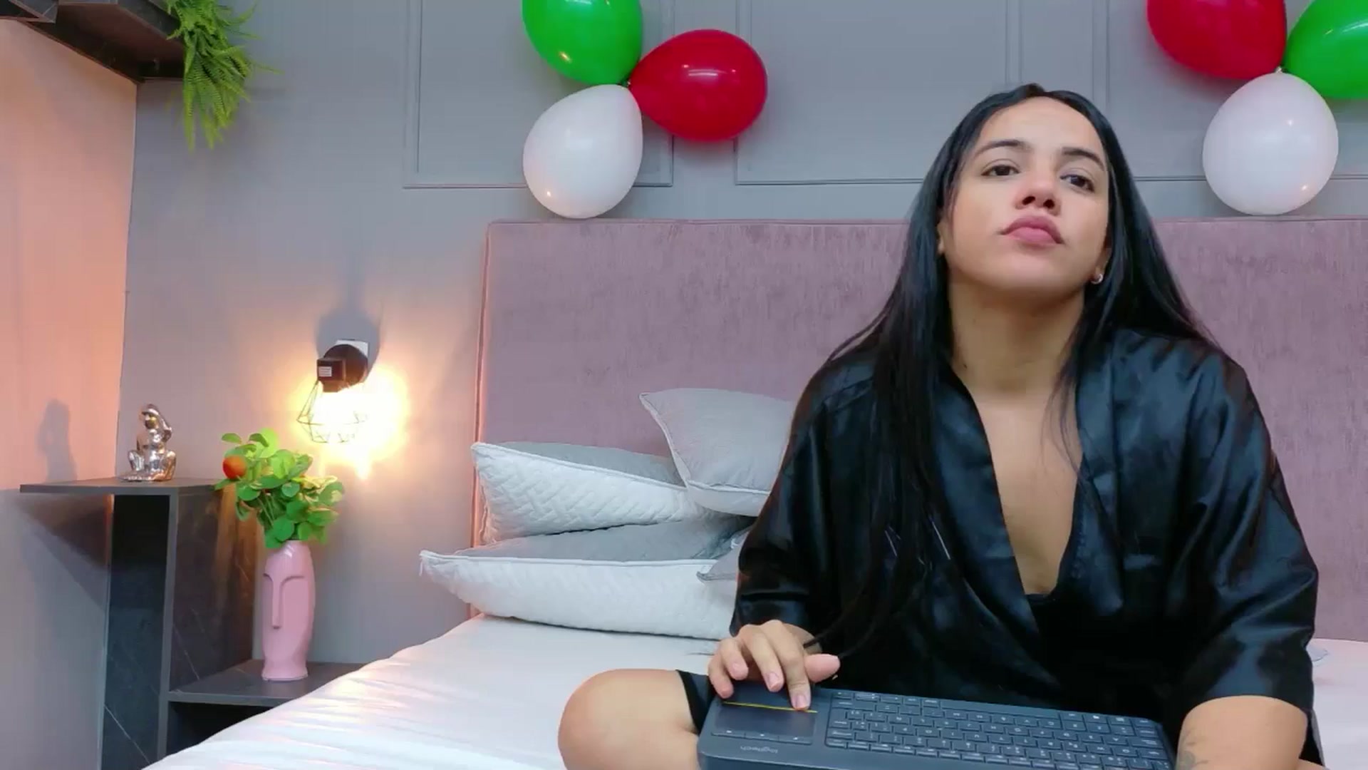 Gallery image thumbnail from CamilaHill's myfreecams stream on, 12/24/2025, 17:23 image 8 of 20
