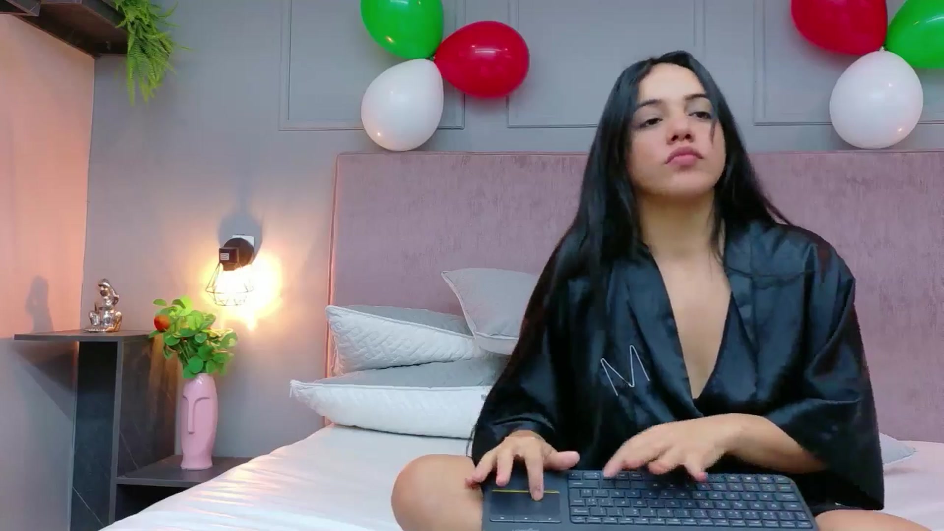 Gallery image thumbnail from CamilaHill's myfreecams stream on, 12/24/2025, 17:23 image 6 of 20
