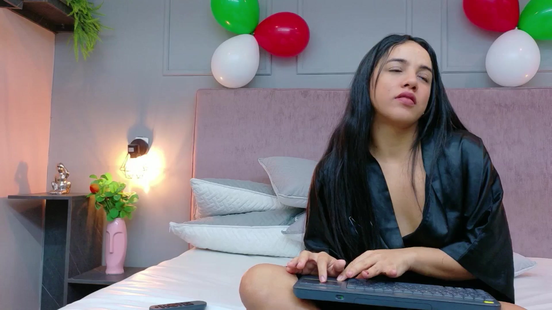 Gallery image thumbnail from CamilaHill's myfreecams stream on, 12/24/2025, 17:23 image 12 of 20