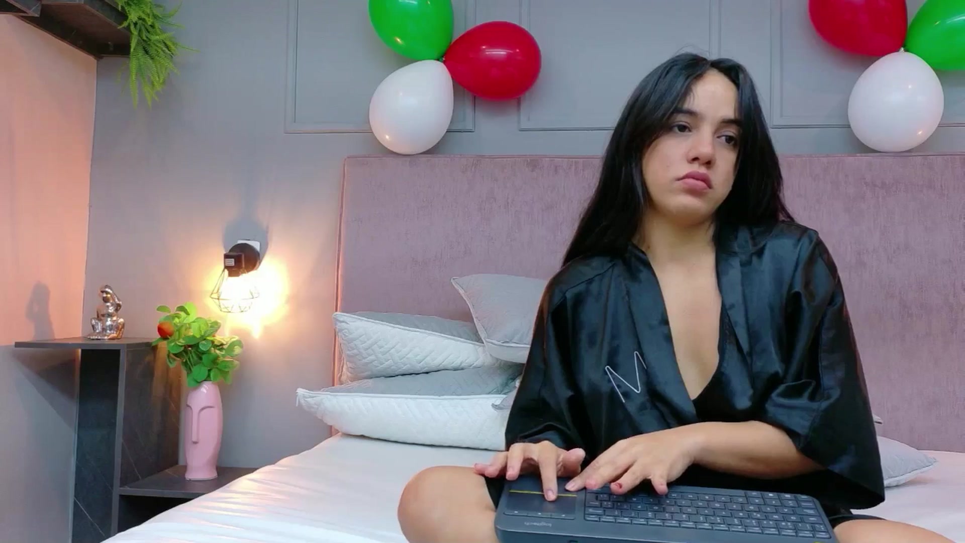 Gallery image thumbnail from CamilaHill's myfreecams stream on, 12/24/2025, 17:23 image 4 of 20