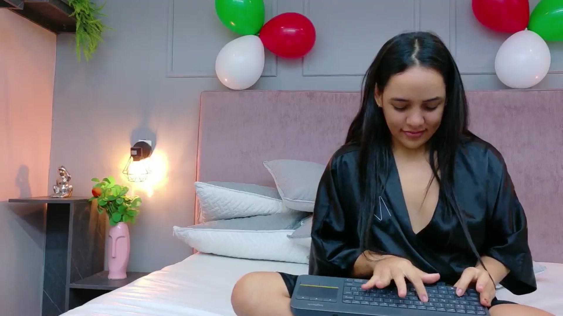 Gallery image thumbnail from CamilaHill's myfreecams stream on, 12/24/2025, 17:23 image 3 of 20