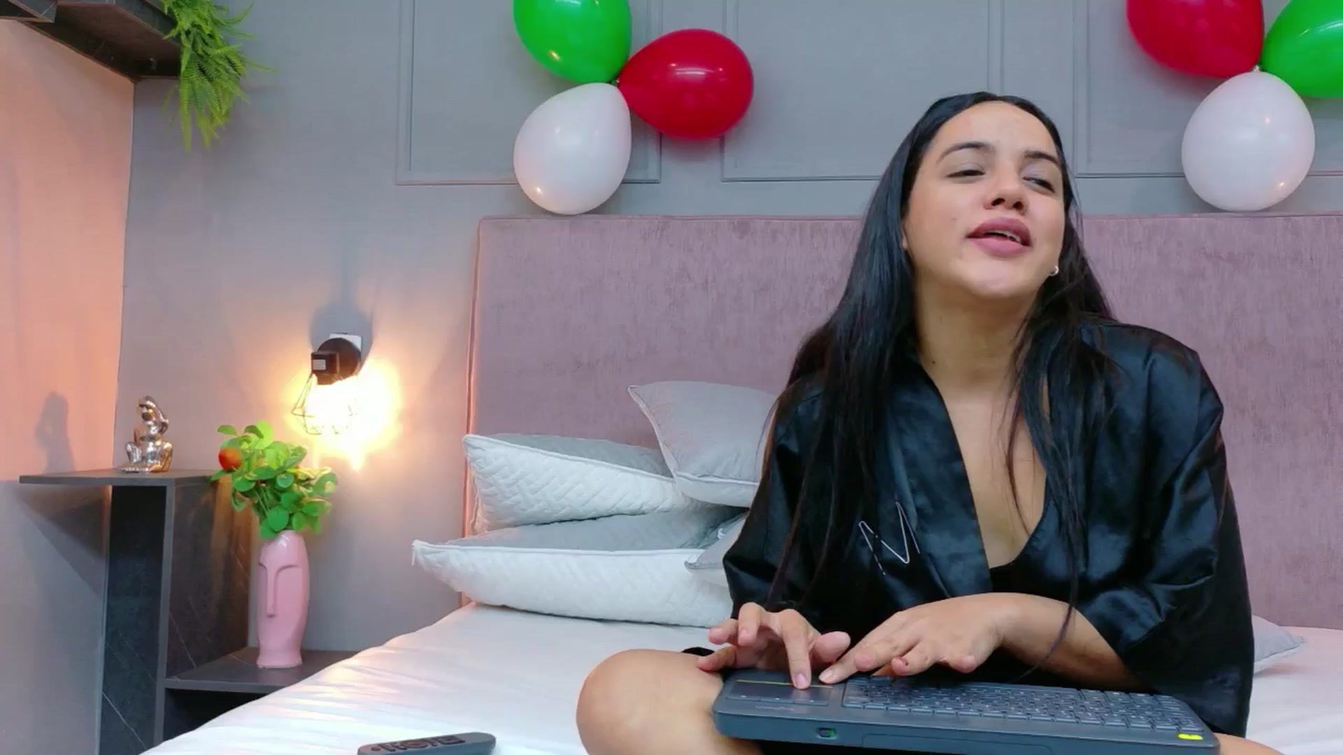 Gallery image thumbnail from CamilaHill's myfreecams stream on, 12/24/2025, 17:23 image 16 of 20