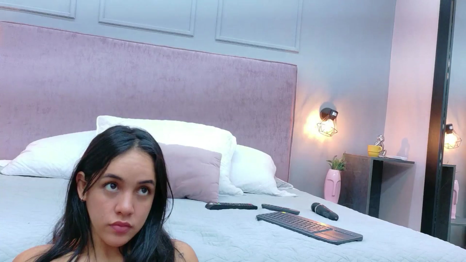 Gallery image thumbnail from CamilaHill's myfreecams stream on, 12/30/2025, 17:28 image 18 of 20