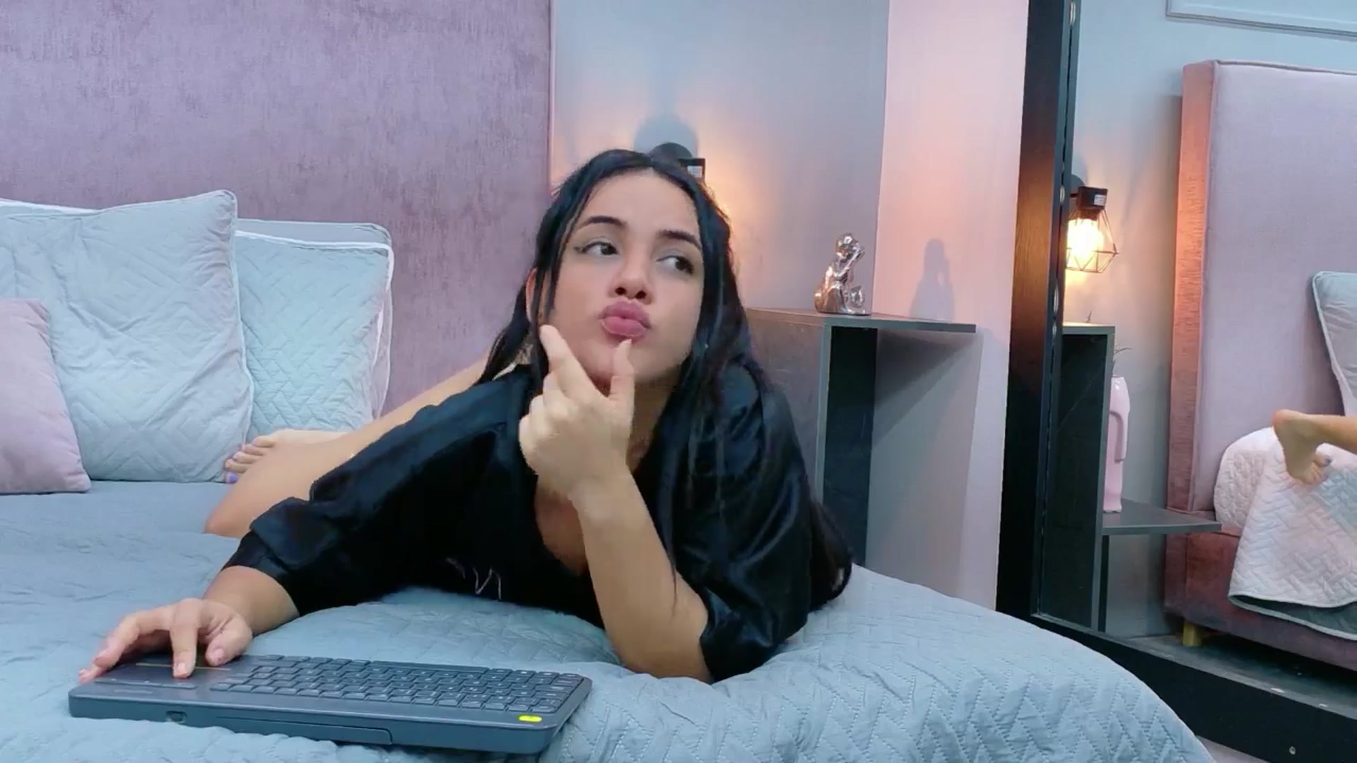 Gallery image thumbnail from CamilaHill's myfreecams stream on, 01/17/2026, 18:53 image 7 of 20