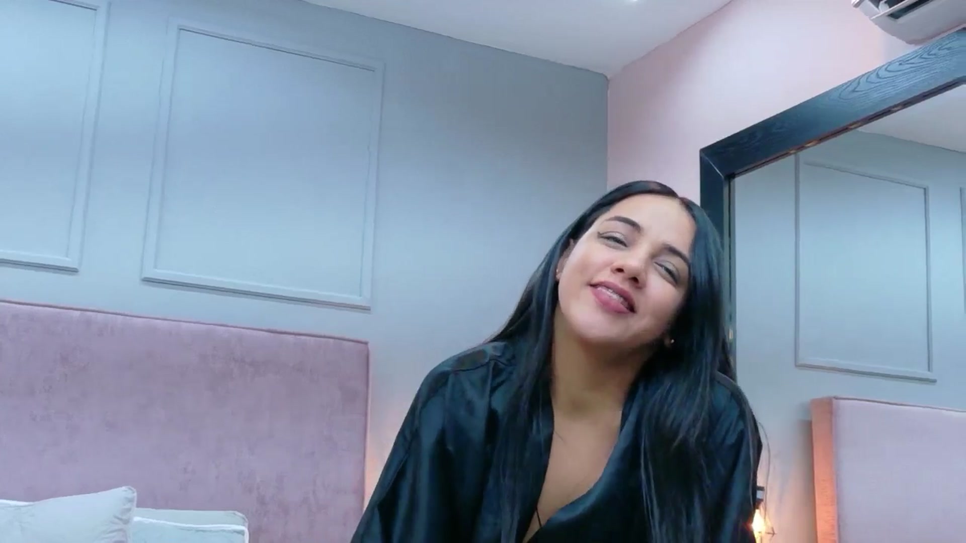 Gallery image thumbnail from CamilaHill's myfreecams stream on, 01/17/2026, 18:53 image 10 of 20