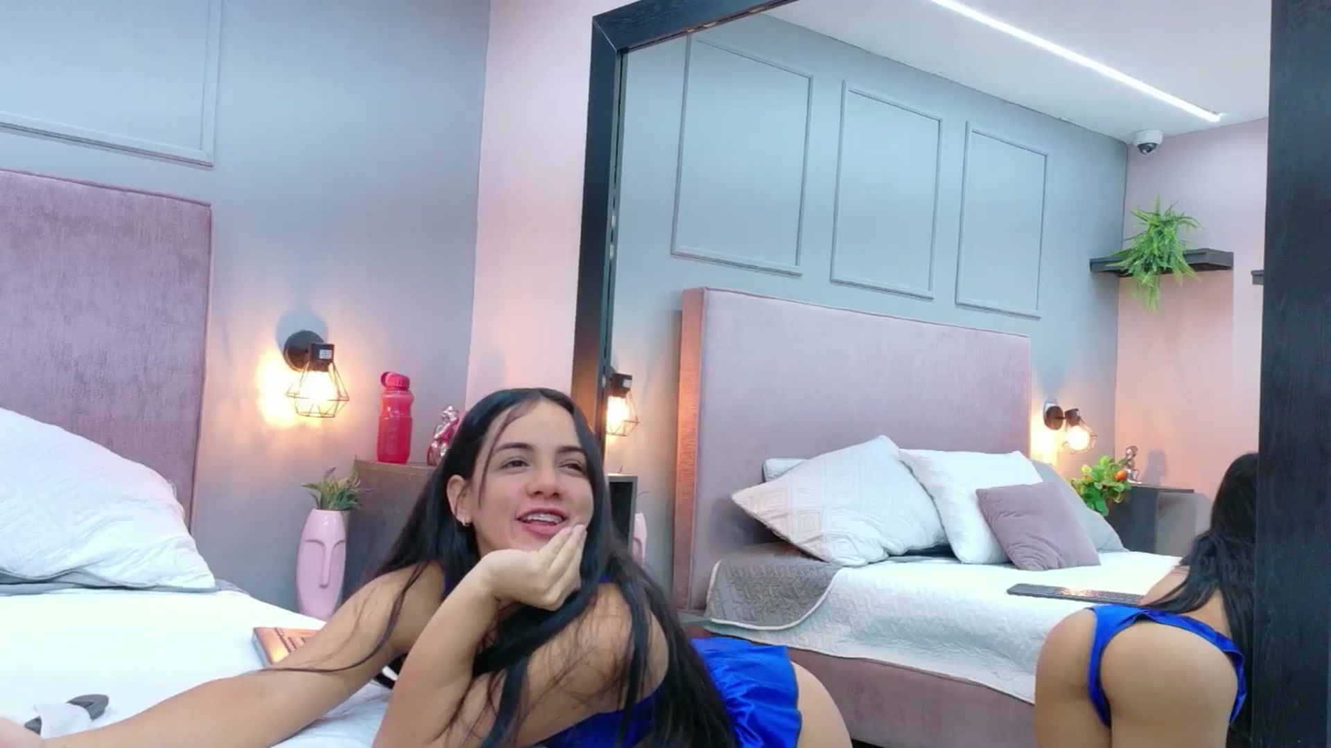Gallery image thumbnail from CamilaHill's myfreecams stream on, 01/20/2026, 17:25 image 10 of 20