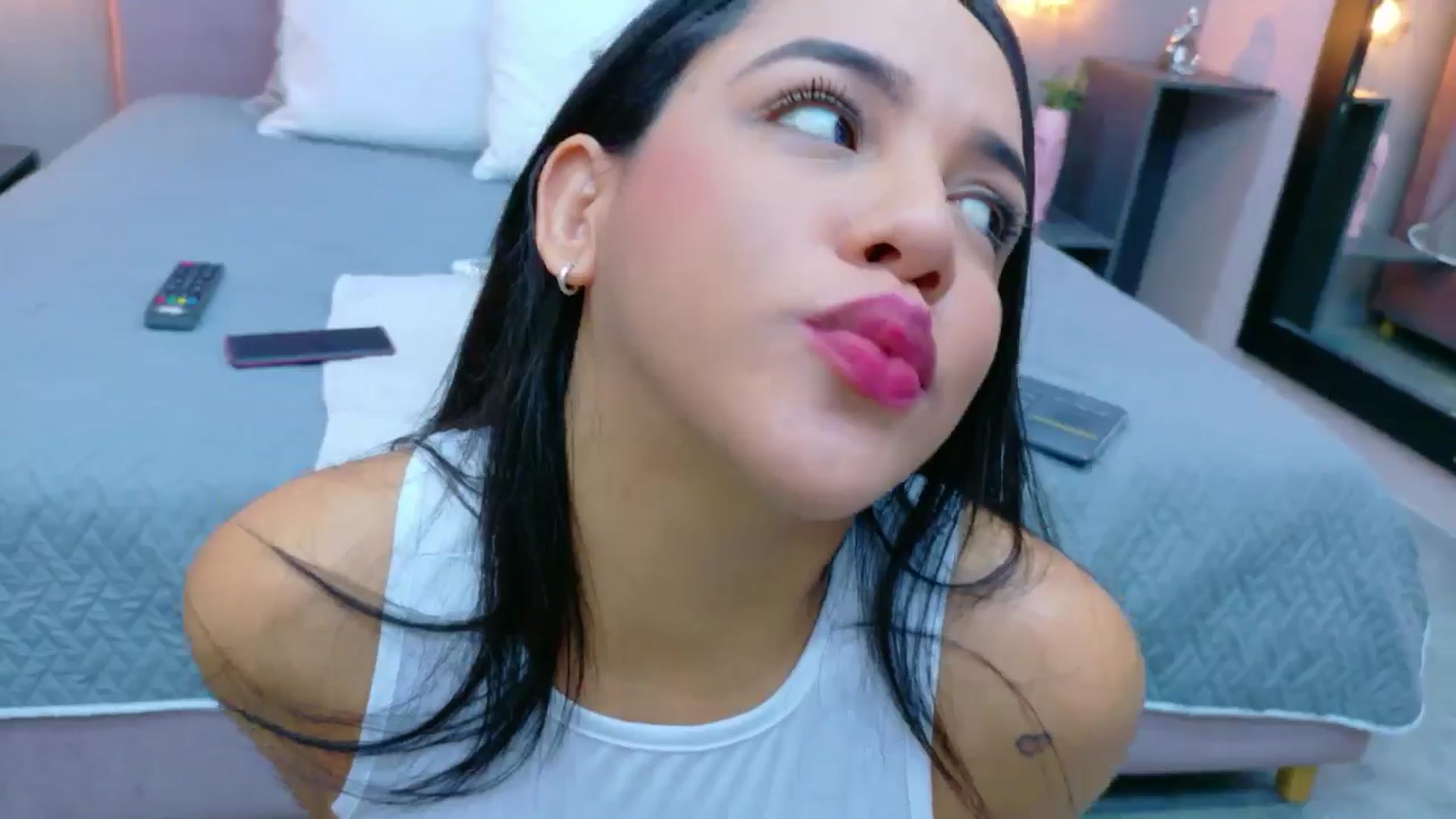 Gallery image thumbnail from CamilaHill's myfreecams stream on, 01/23/2026, 14:15 image 17 of 20
