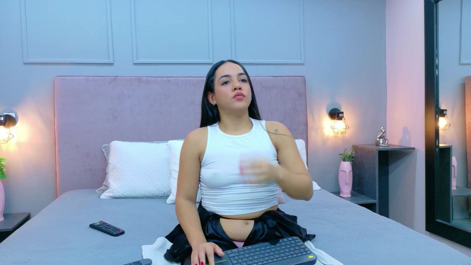 Gallery image thumbnail from CamilaHill's myfreecams stream on, 01/23/2026, 17:42 image 1 of 20