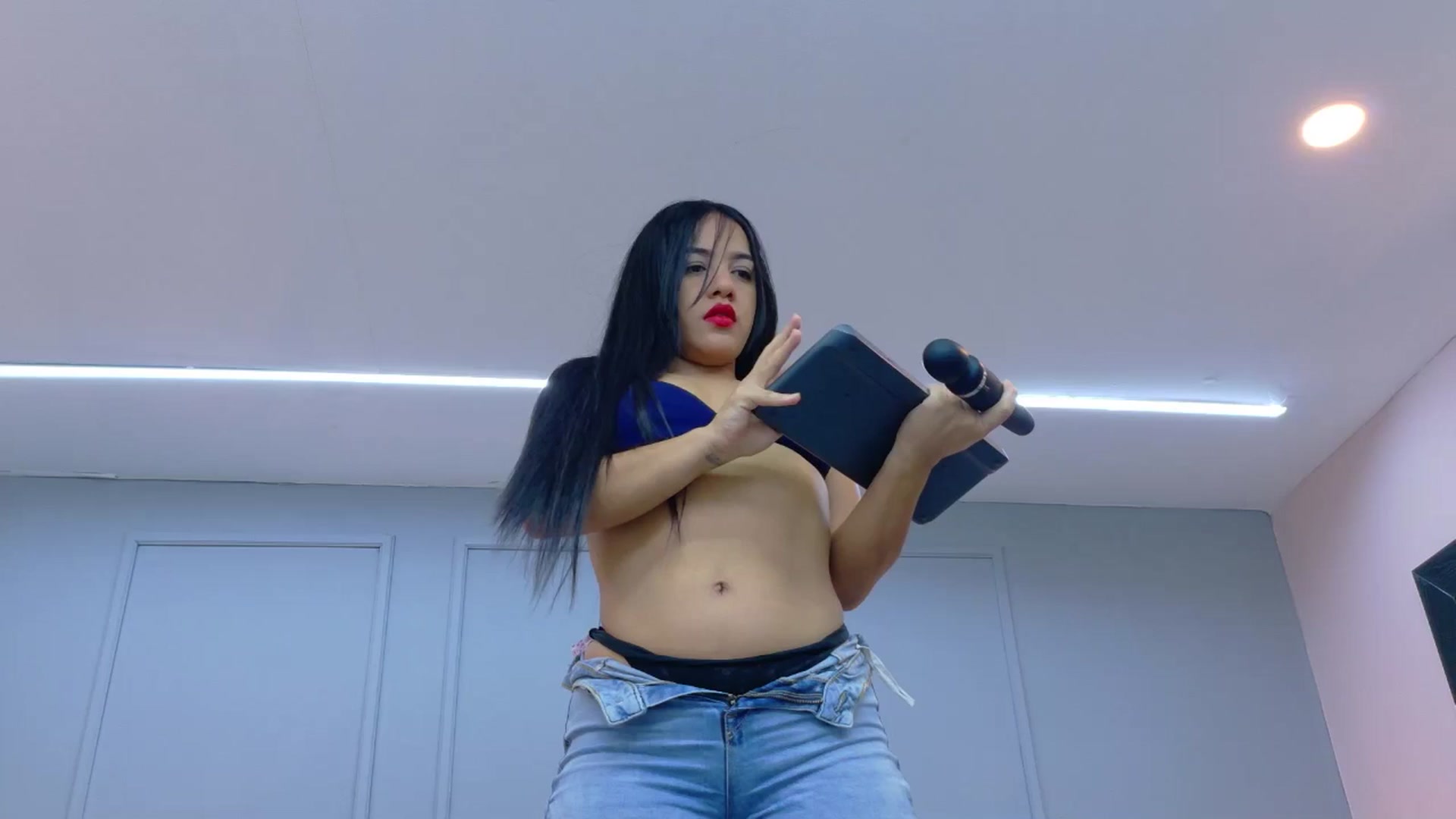 Gallery image thumbnail from CamilaHill's myfreecams stream on, 02/04/2026, 14:41 image 1 of 20