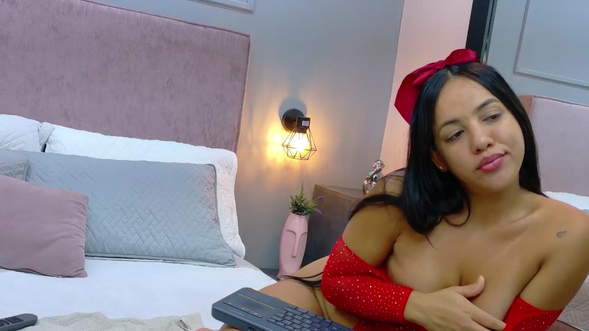 Gallery image thumbnail from CamilaHill's myfreecams stream on, 02/17/2026, 14:07 image 9 of 20