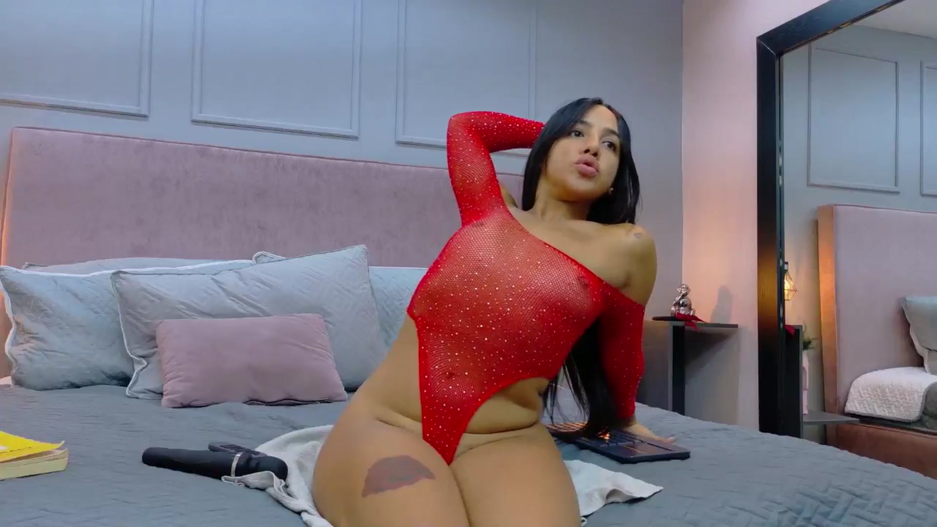 Gallery image thumbnail from CamilaHill's myfreecams stream on, 02/17/2026, 17:24 image 18 of 20